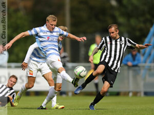 FODBOLD: Andreas Holm (FC Helsingør) i kamp med Jesper Fosgaard (Avedøre) under kampen i 2. Division Øst mellem FC Helsingør og Avedøre IF den 24. august 2014 på Helsingør Stadion. Foto: Claus Birch